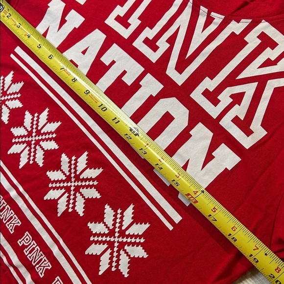 PINK Victoria's Secret Red Graphic Festive Crop Top. NWOT. Large - Picture 7 of 9